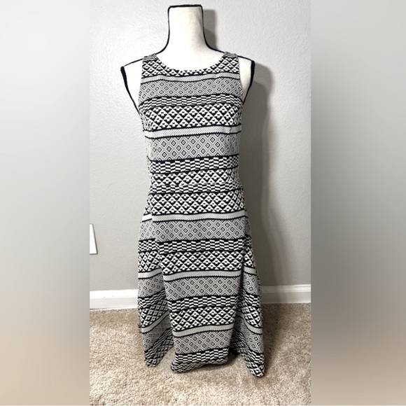 Apt 9 Fit And Flare Dress Size L Black White Geometric Print Sleeveless - Picture 3 of 10